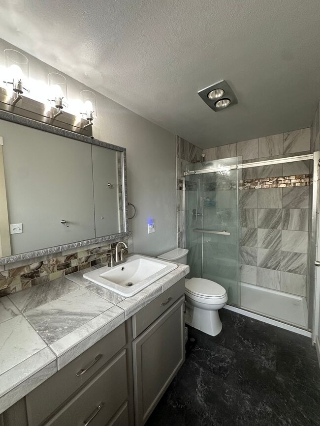 Building Photo - Vintage Character, Modern Finishes! Spacio...