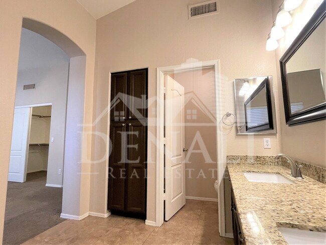 Building Photo - 1121 S Western Skies Dr
