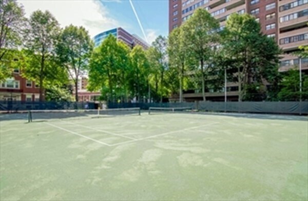 Building Photo - 2 Hawthorne Pl