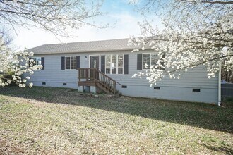 Building Photo - Three Bedroom Home!