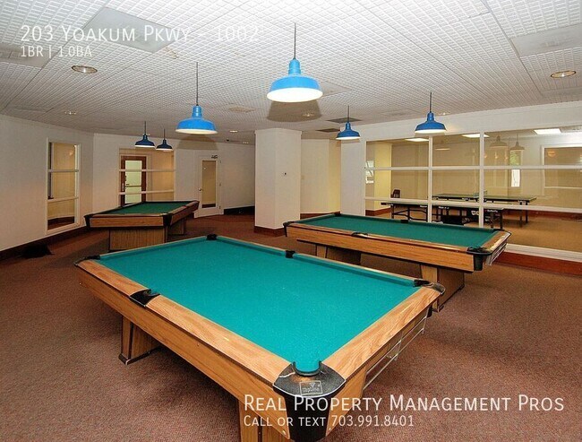 Building Photo - 203 Yoakum Pkwy