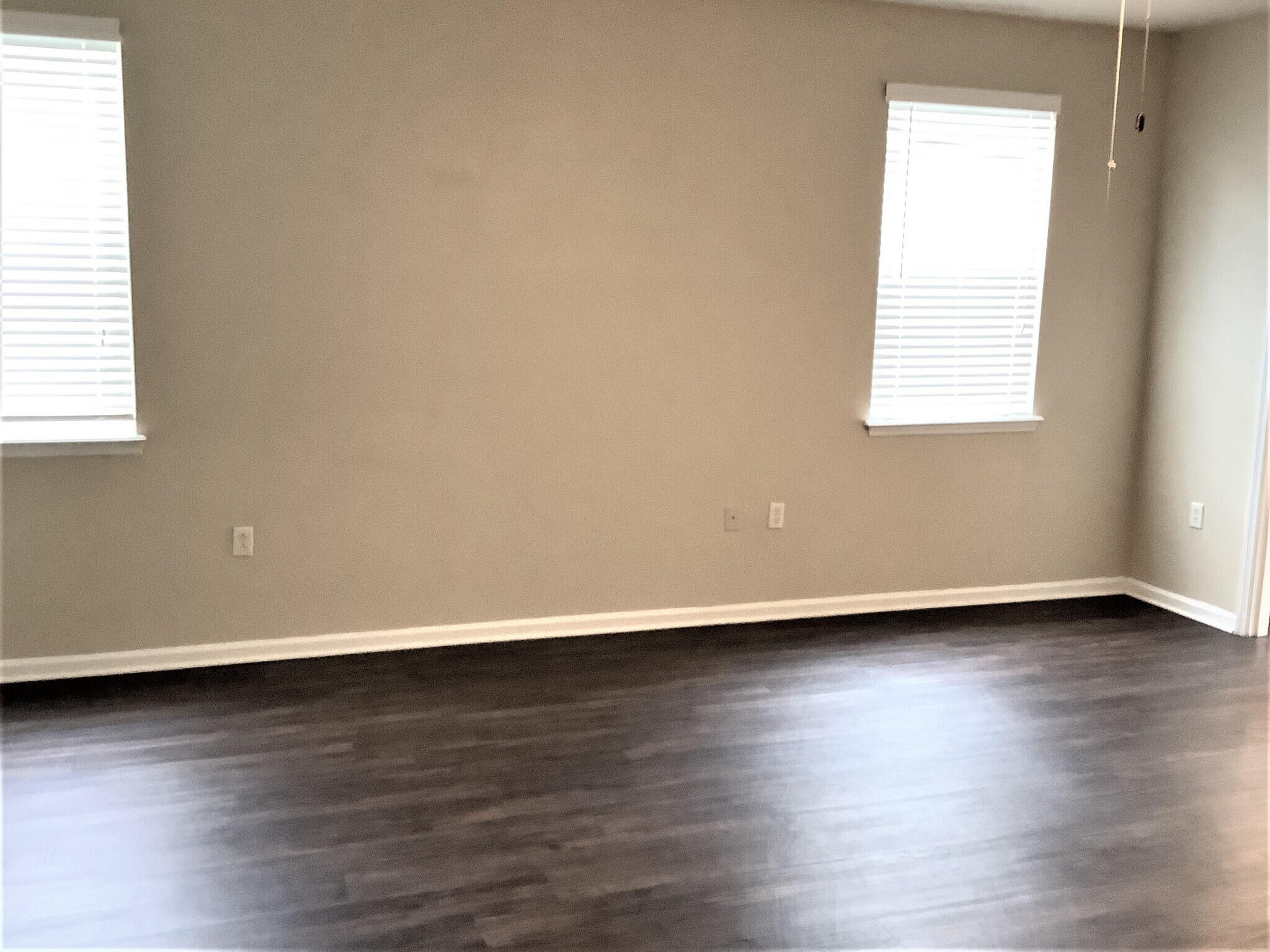 Building Photo - 11293 Justin Oaks Dr N