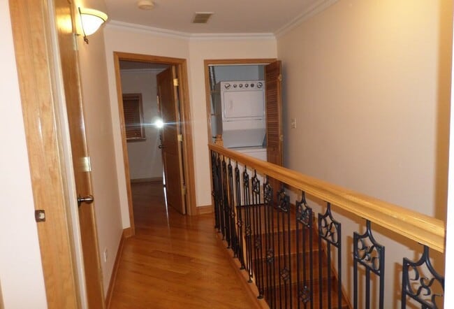 Building Photo - 183 E River Rd