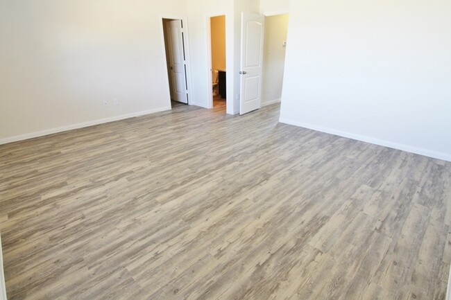 Building Photo - Brenwood Manor - 18242 Bethany Manor Ct, K...