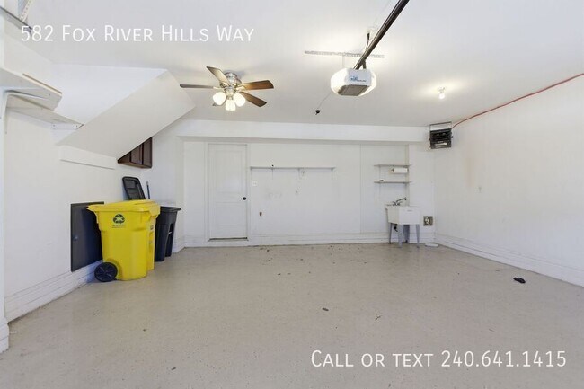 Building Photo - 582 Fox River Hills Way