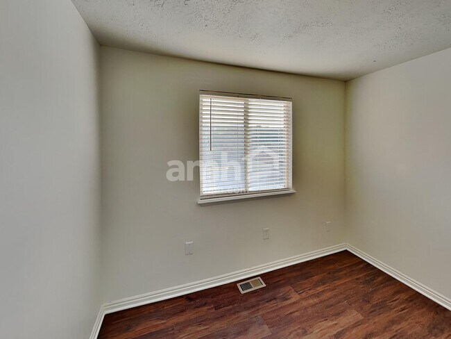 Building Photo - 5956 S Stone Flower Way