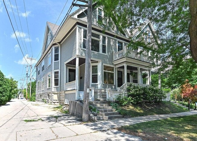 Building Photo - 118 W Reservoir Ave