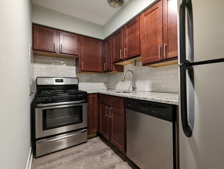 Building Photo - 456 W Barry Ave