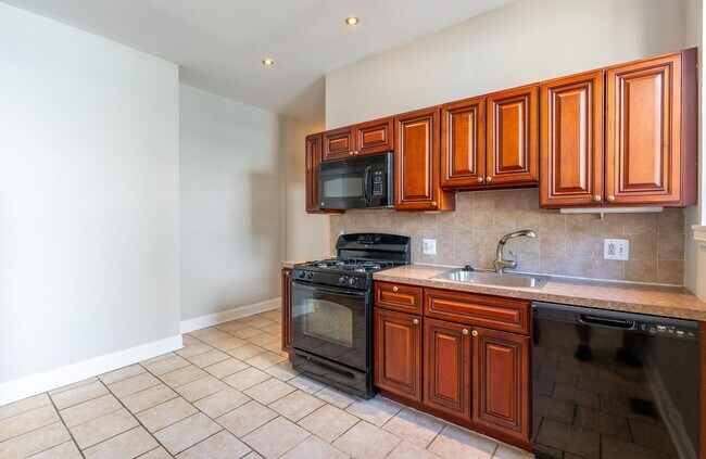 Building Photo - 1121 S 13th St