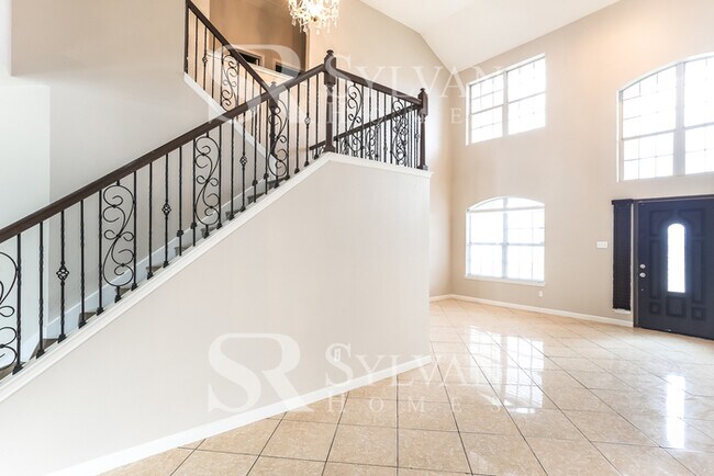 Building Photo - Luxury, Location, and Convenience, it is a...