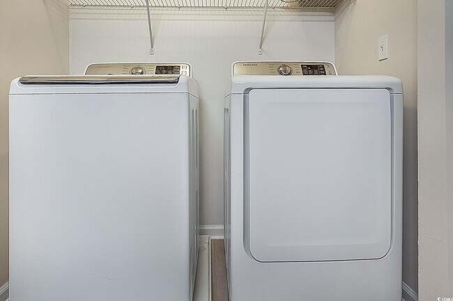 Building Photo - 1204 River Oaks Dr