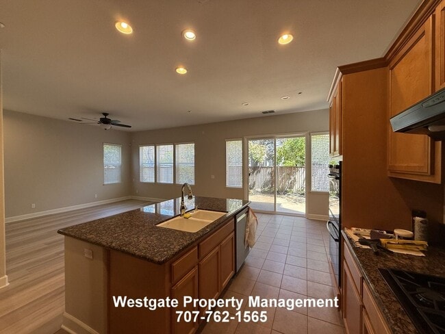 Building Photo - 1708 Southridge Dr