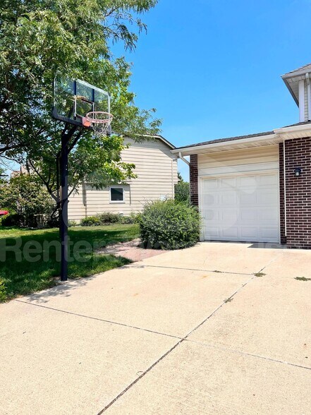 Building Photo - 1513 NE Michael Dr