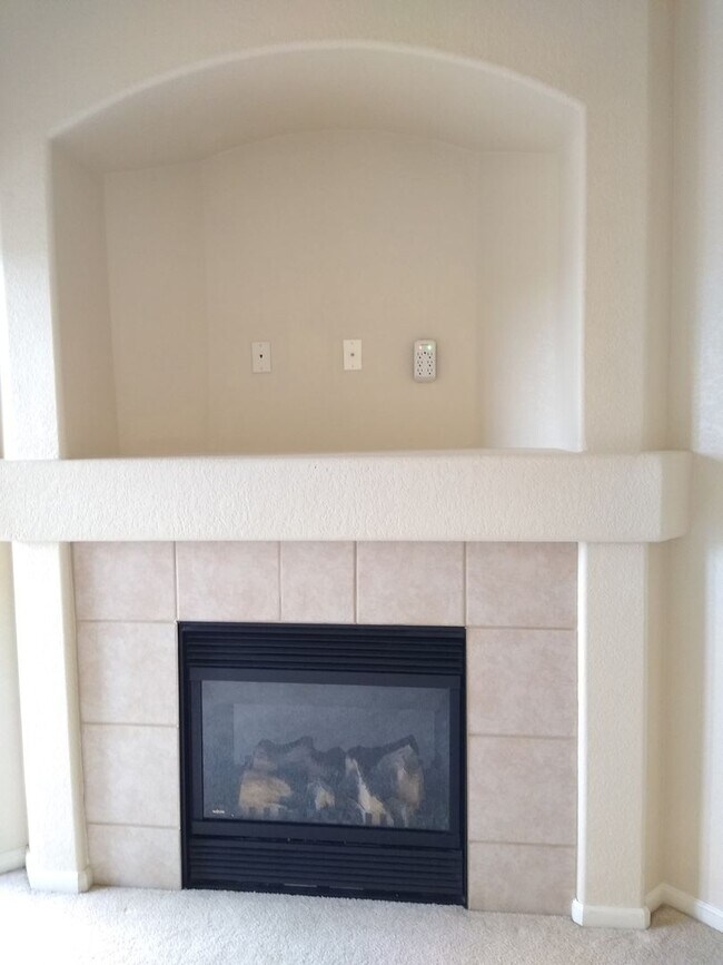 Building Photo - Super Fly 1 Bedroom with Large Study, 1 1/...