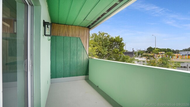 Building Photo - 701 S Royal Poinciana Blvd