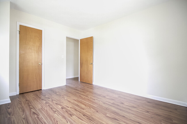 Building Photo - 3350 Beaumont Dr