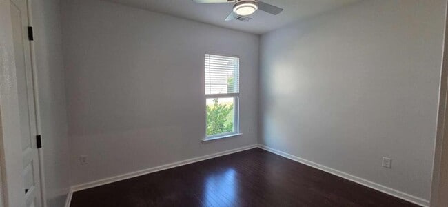 Building Photo - 409 Golden Rod Ct