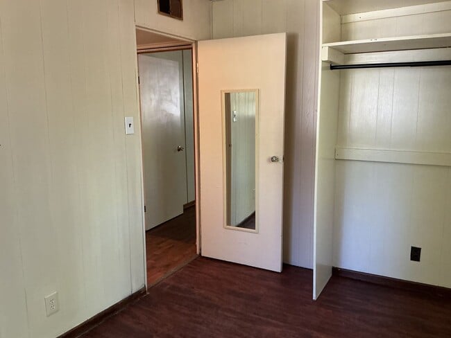 Building Photo - 2 bedroom ranch style single family home