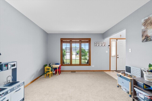Building Photo - 610 High Grove Dr