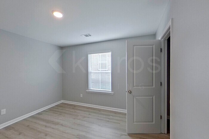 Building Photo - 661 June St