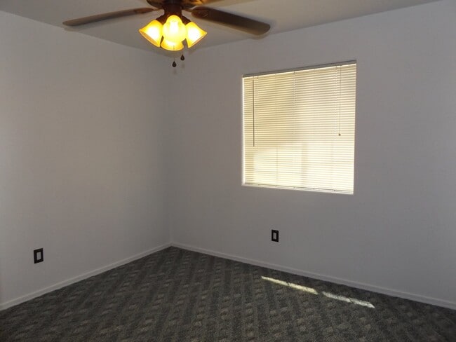 Building Photo - 3 Bedroom - 2 Bath Pool Home