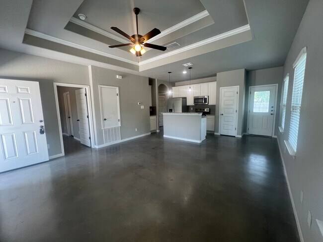 Building Photo - Luxury 3/2 Duplex in Seguin, Texas