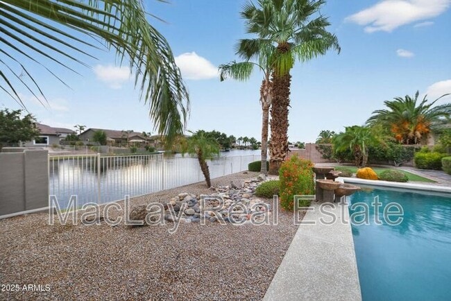 Building Photo - 527 E Tonto Dr