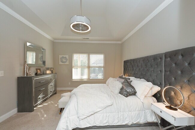 Building Photo - Resort Living at its finest in Foxland Harbor, Gallatin's premier golf and lake community!