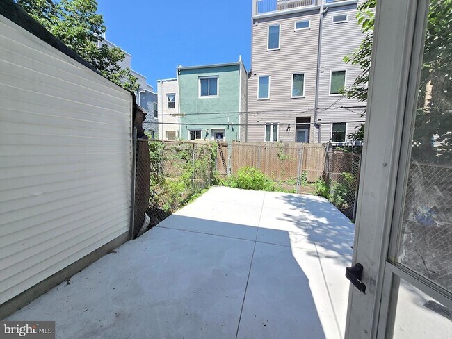 Building Photo - 2613 Oakford St