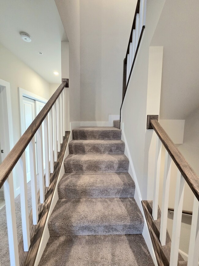 Building Photo - 820 Fern Pl NW