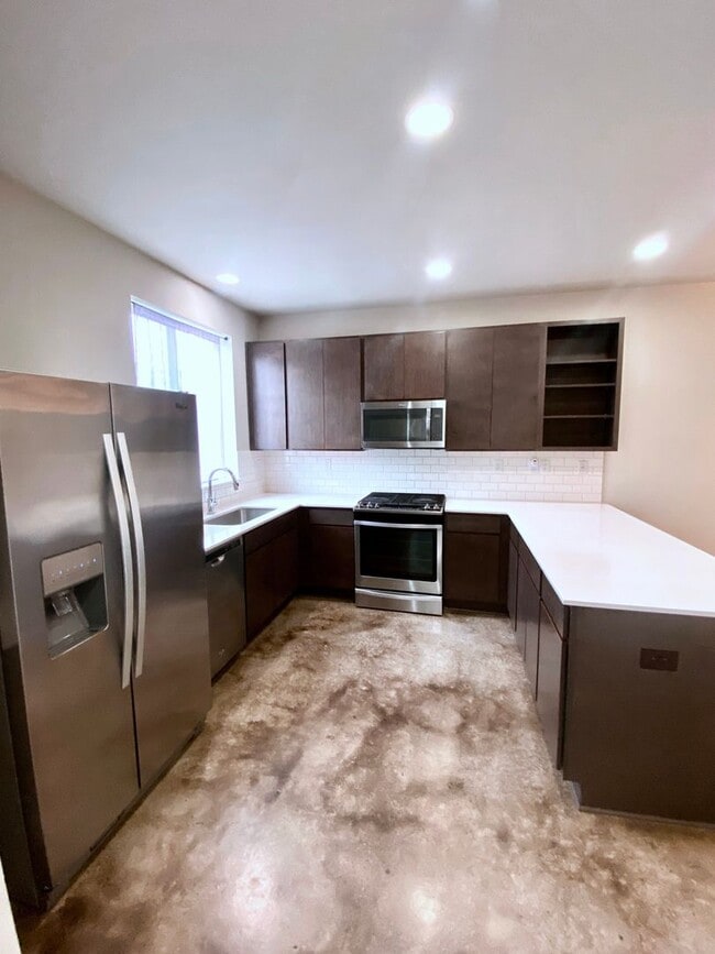 Building Photo - Beautiful Home Move in Ready Located minutes from Southtown!