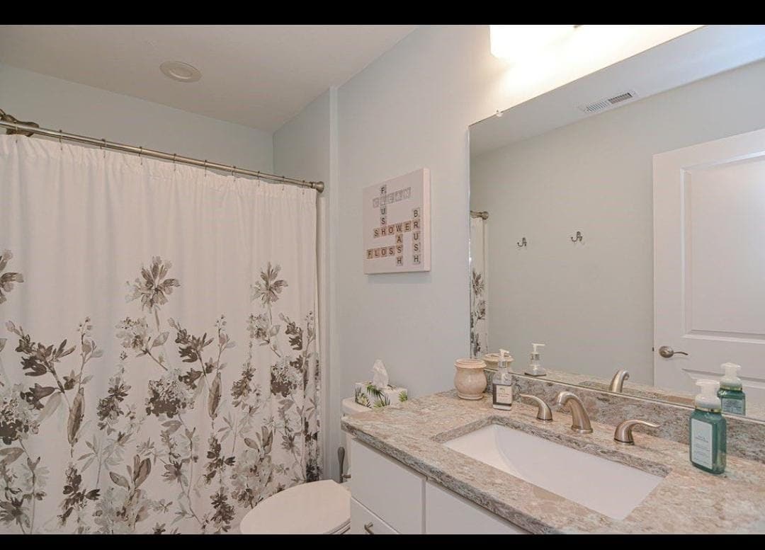 Building Photo - 8 Sourwood Cir