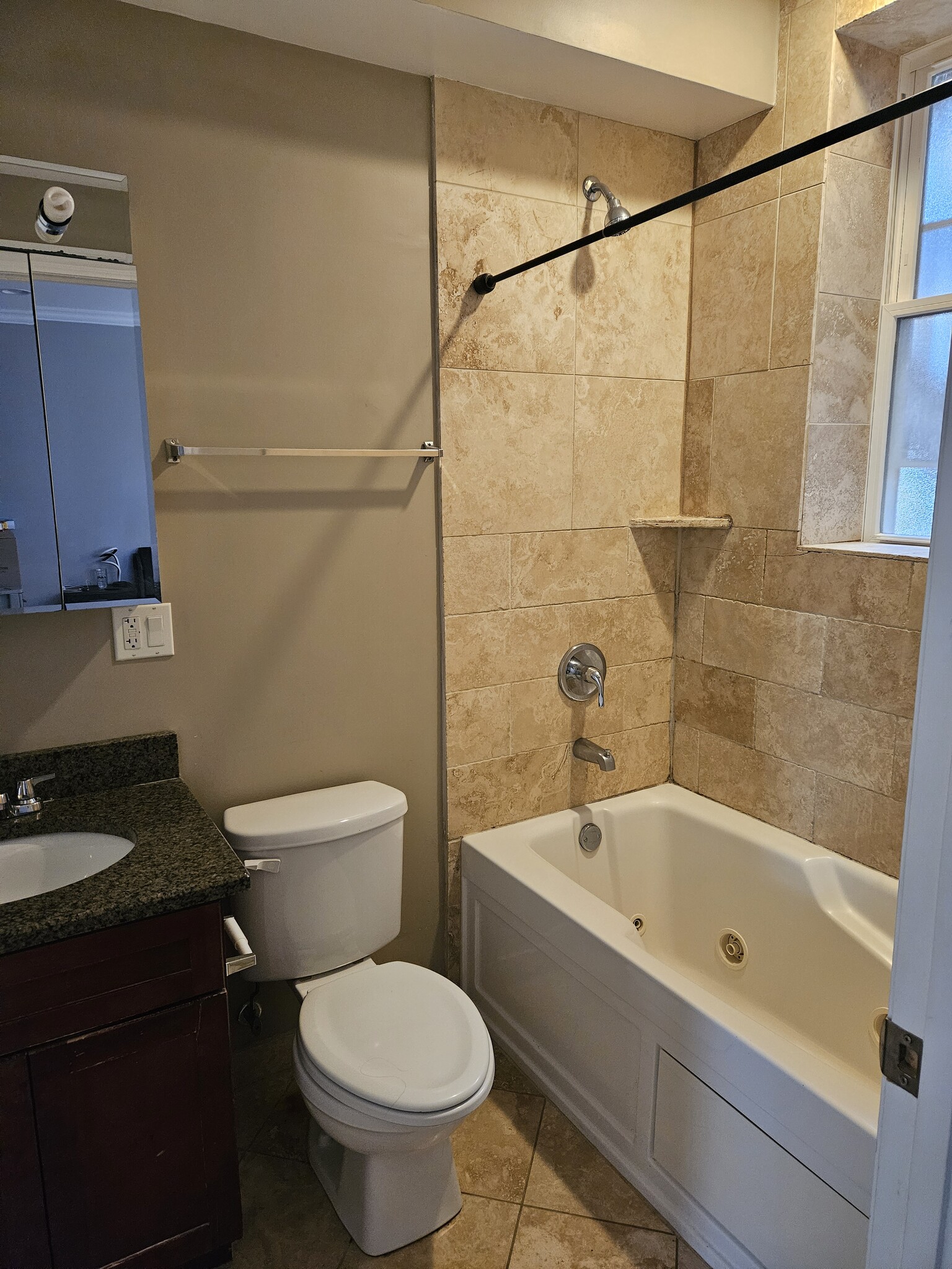 Master Bathroom - 6503 N Mozart St