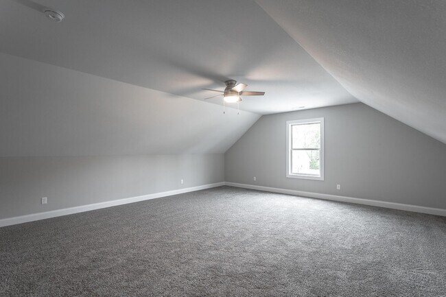 Building Photo - 8955 Silver Maple Dr