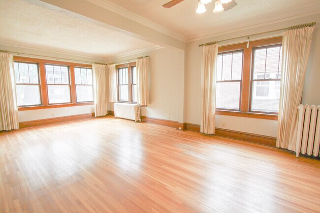 Building Photo - 1605 Charles Ave