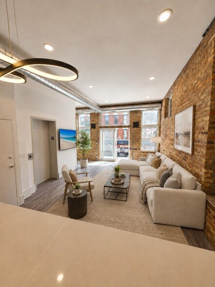 Building Photo - 1549 N Milwaukee Ave
