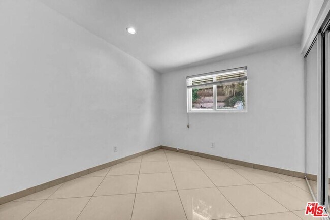Building Photo - 20746 Clarendon St