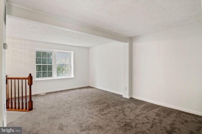 Building Photo - 302 Ridgecrest Ct