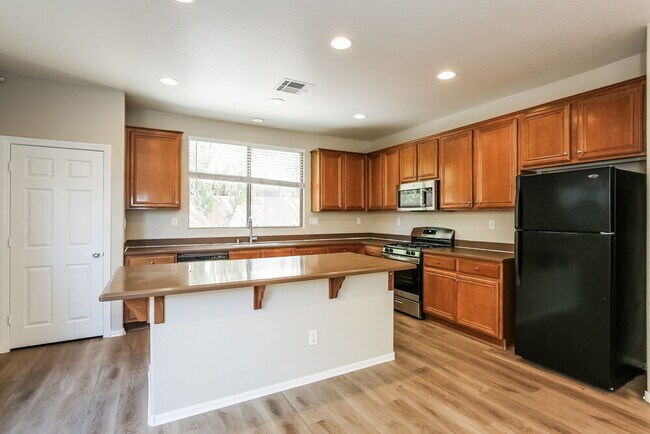 Building Photo - 4344 Desert Home Ave
