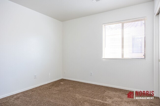 Building Photo - Great Home Located minutes from Freeway