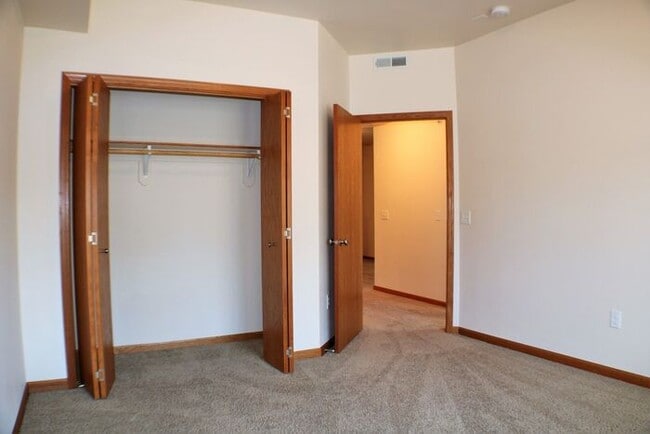 Building Photo - $1,305 | 2 Bedroom, 2 Bathroom | PET Frien...