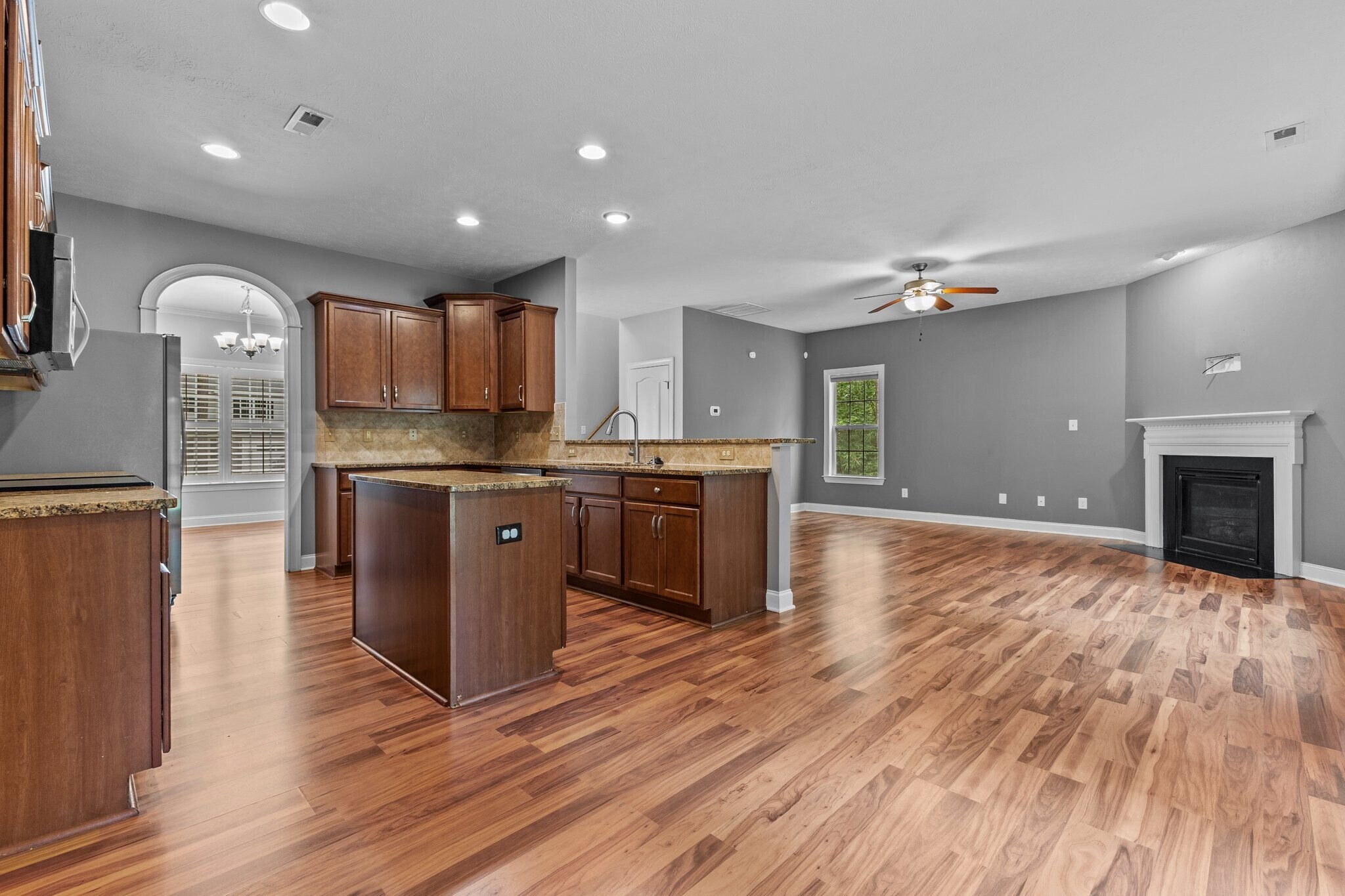 Building Photo - 768 Riverbirch Dr