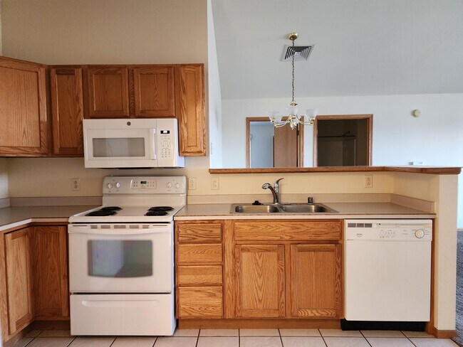 Building Photo - 3076 Selkirk Dr