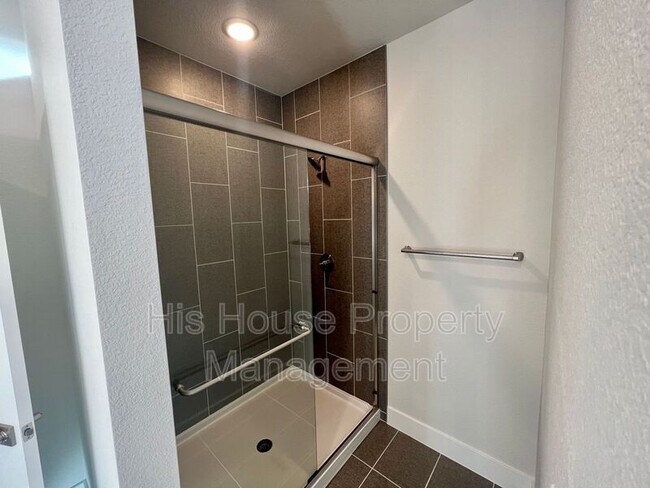 Building Photo - 4125 24th Street Rd