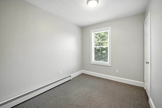Building Photo - 1370 Worcester St