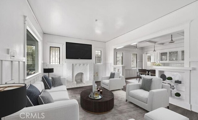 Building Photo - 454 W 59th Pl