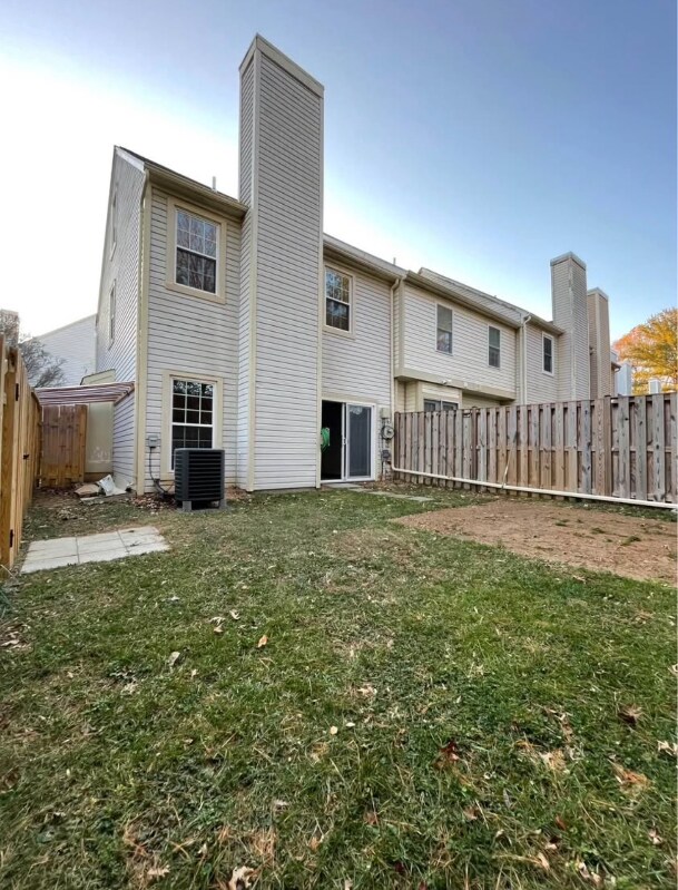 Building Photo - 2950 Strauss Terrace