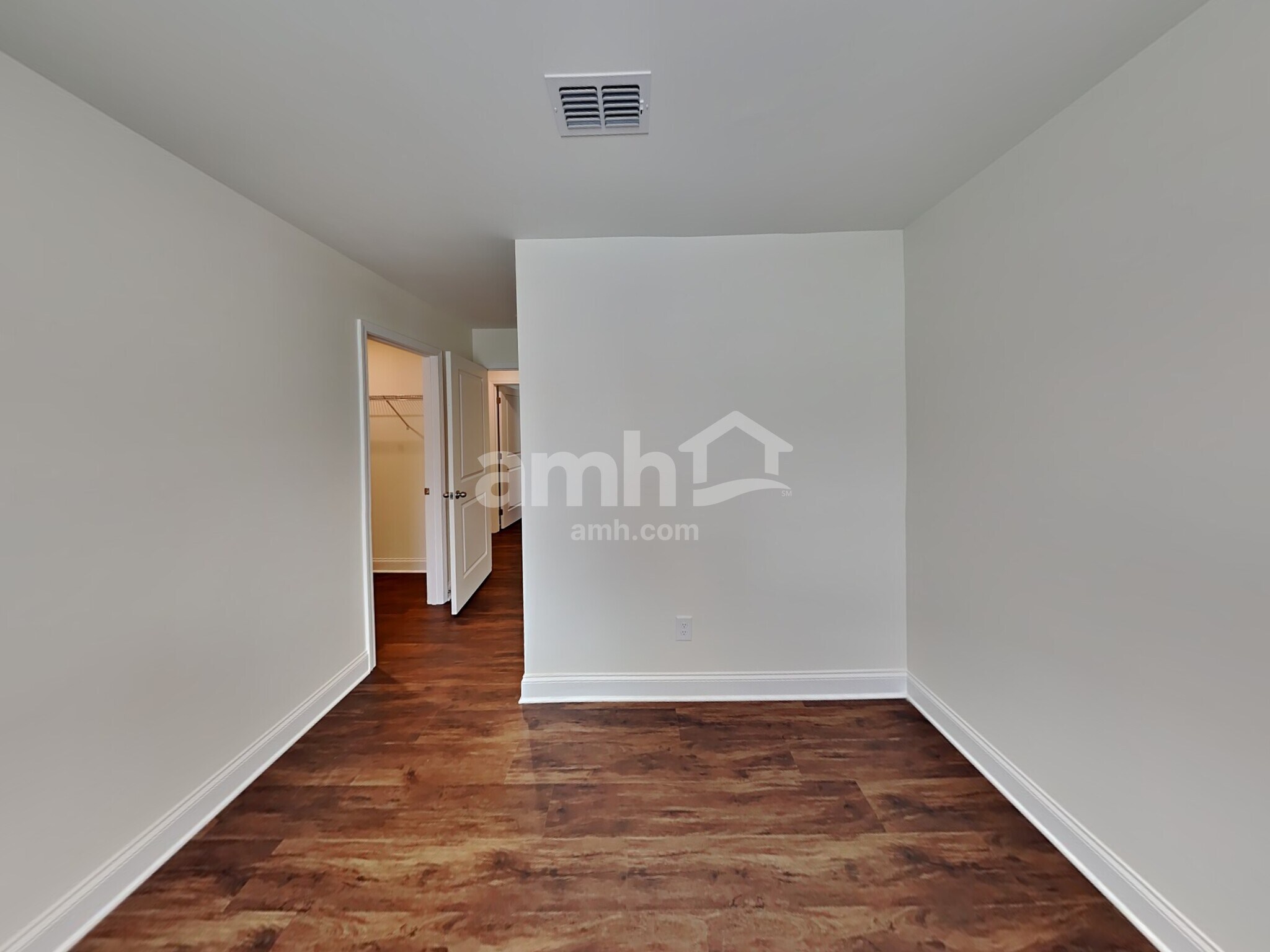 Building Photo - 1080 Highland Walk