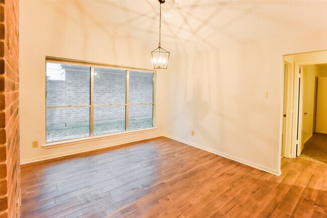 Building Photo - 3530 Santa Rosa Ln