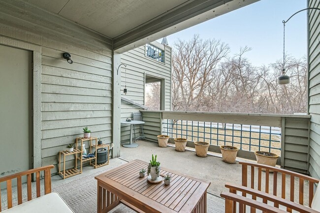 Building Photo - Urban Oasis: Cozy Furnished 1 BDR in Boulder